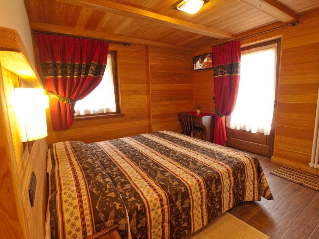 Villa Americana Chambres D'Hotes Champoluc Quarto foto
