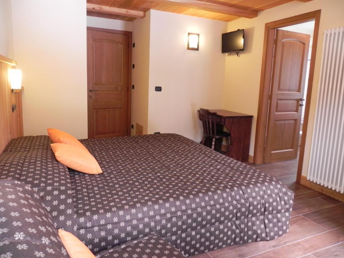 Villa Americana Chambres D'Hotes Champoluc Quarto foto